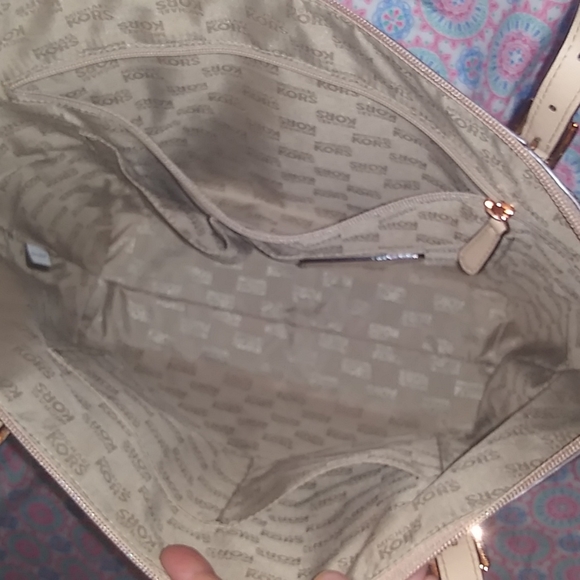 Rose Gold Michael Kors Jet Set Tote❤ - Picture 5 of 11